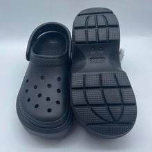 Load image into Gallery viewer, Crocs Stomp Clog, W6/M4
