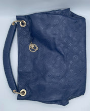 Load image into Gallery viewer, Women's Louis Vuitton Purse
