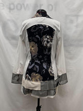 Load image into Gallery viewer, Women's Jane &amp; John Long Sleeve Shirt, Large

