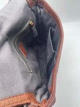 Load image into Gallery viewer, Women's Fossil Satchel
