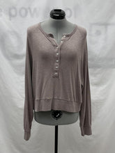 Load image into Gallery viewer, Women's Aerie Long Sleeve Top, Small
