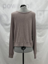 Load image into Gallery viewer, Women's Aerie Long Sleeve Top, Small
