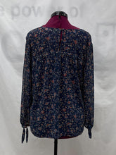 Load image into Gallery viewer, Women's Reitmans Long Sleeve Top, Extra Large
